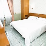 Kolping Casa Domitilla 호텔
