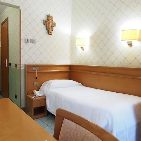 Kolping Casa Domitilla 3* روما
