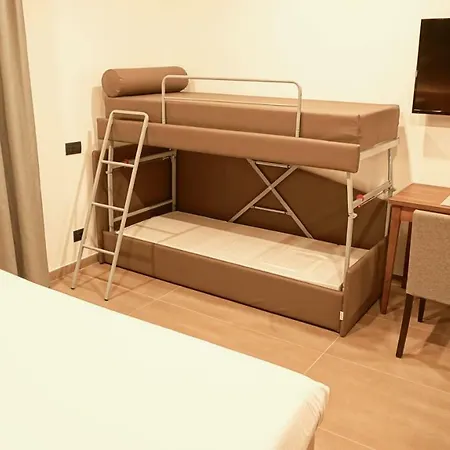 מלון Kolping Casa Domitilla 3*