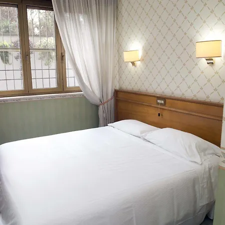 호텔 Kolping Casa Domitilla 3*